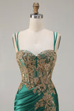 Vestido de baile de finalistas com renda de sereia verde escura e lantejoulas com fenda