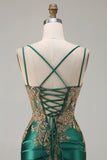 Vestido de baile de finalistas com renda de sereia verde escura e lantejoulas com fenda