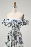 Floral azul babado fora do ombro um vestido de dama de honra linha