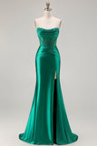 Vestido de Baile de Finalistas Verde-Escuro Espartilho Sem Alças, Missangas e Corta de Finalistas