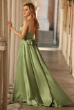 Vestido longo de baile de finalistas de cetim em forma de olho de fechadura verde sálvia com mangas curtas