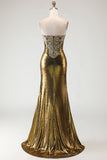 Vestido de baile de finalistas sem alças com missangas e sereia em bronze metálico e fenda