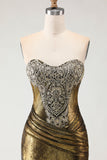 Vestido de baile de finalistas sem alças com missangas e sereia em bronze metálico e fenda