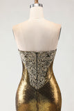 Vestido de baile de finalistas sem alças com missangas e sereia em bronze metálico e fenda