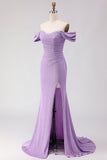 Vestido longo de baile roxo, missangas e sereia com ombros descobertos, com fenda