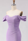 Vestido longo de baile roxo, missangas e sereia com ombros descobertos, com fenda