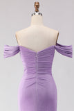 Vestido longo de baile roxo, missangas e sereia com ombros descobertos, com fenda