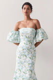 Vestido Comprido Azul e Branca com Estampado Floral e Ombros a Ombro para Damas de Honor