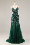Vestido de baile longo, verde escuro brilhante, com costas abertas, com lantejoulas