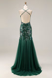 Vestido de baile longo, verde escuro brilhante, com costas abertas, com lantejoulas