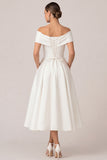 Vestido de Noivado Branco Comprimento Midi com Ombros à Vista e Bolsos