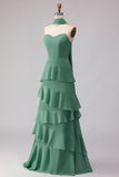 Vestido de Dama de Honor Verde com Folhos e Um Lenço no Pescoço