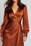 Roupa formal Midi de decote em V em Cetim Ferrugem.