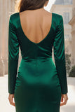 Vestido formal longo de decote em V em cetim verde escuro com fenda