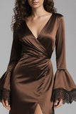 Vestido formal de cetim com decote em V e decote longo com fenda