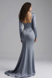 Vestido formal de mangas compridas em cetim azul poeirento, com strass