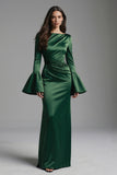Vestido formal longo em cetim verde escuro com gola bata
