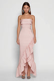 Vestido comprido de cetim cor-de-rosa sem alças com folhos