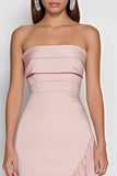 Vestido comprido de cetim cor-de-rosa sem alças com folhos