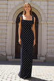 Vestido longo de bolinhas com decote quadrado, preto e branco