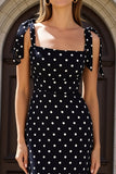 Vestido longo de bolinhas com decote quadrado, preto e branco