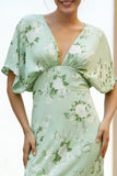 Vestido floral longo Sage Shave, decote em V, com mangas cape