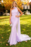 Vestido formal longo de sereia roxo claro com franzinho e capa lateral