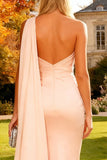 Vestido formal de sereia rosa com um ombro franzido e serpentina lateral