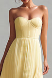 Vestido de Cerimónia Comprido com Decote em Coração e Corpete na cor Daffodil