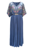 Vestido preto com lantejoulas e decote em V plissado dos anos 1920 com cinto