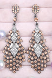 Brincos de festa em forma de gota-de-lágrima com champanhe brilhante e strass