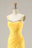 Espartilho amarelo com missangas em forma de sereia, renda nas costas, vestido comprido de baile com fenda