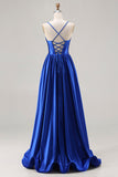 Vestido de baile longo de cetim com missangas azul real e renda nas costas
