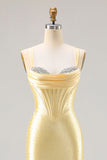 Vestido comprido de baile de finalistas com espartilhos de sereia amarelo claro e renda nas costas