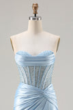Vestido de baile de finalistas longo com contas e espartilho sem alças em forma de sereia azul celeste