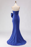 Vestido de baile de finalistas azul real sem alças, fenda lateral com fenda lateral e laço grande