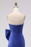 Vestido de baile de finalistas azul real sem alças, fenda lateral com fenda lateral e laço grande