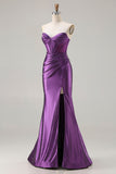 Vestido de baile longo de finalista com alças em tons de sereia roxo escuro com contas e abertura