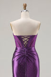 Vestido de baile longo de finalista com alças em tons de sereia roxo escuro com contas e abertura