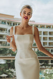 Vestido de Noiva Midi Branca Simples com Decote Quadrado e Corte Justo