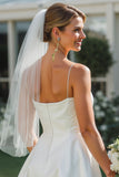 Vestido de Noiva Curto Branca com Alças Finas Brilhantes