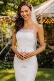 Vestido de Noiva Curto Branca em Renda com Alças Finas e Corte Justo