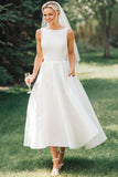 Vestido de Noiva Midi Branca Linha-A Decote em Bico e Sem Mangas