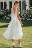 Vestido de Noiva Midi Branca com Linha-A decote em V e renda
