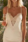Vestido de Noiva Curto Justo com Alças Finas e Renda Marfim