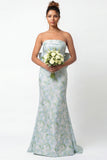 Vestido Comprido Branco Sem Alças com Estampado Floral Azul e Laço para Dama de Honor