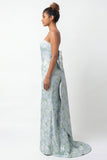 Vestido Comprido Branco Sem Alças com Estampado Floral Azul e Laço para Dama de Honor
