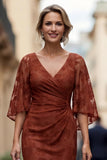 Vestido de Mãe da Noiva com Capa Enferrujada de Renda e Manga Meio