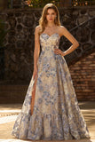 Vestido de Baile comprido Azul Empoeirado com Corpete Decote em Coração e Estampado Jacquard com Racha.