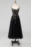 Vestido Midi Preto com Alças Finas em Tule com Aplicação para Convidada de Casamento